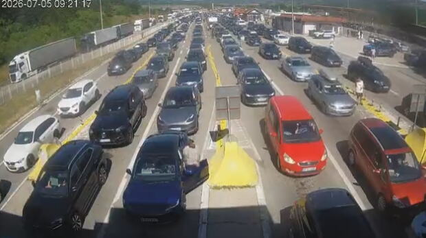 GUŽVE NA GRADINI VEĆE NEGO NA PREŠEVU, KOLONAMA NEMA KRAJA! Pogledajte šta vas čeka na granici ako danas idete na more, ovako je na prilazu Evzoniju (FOTO)