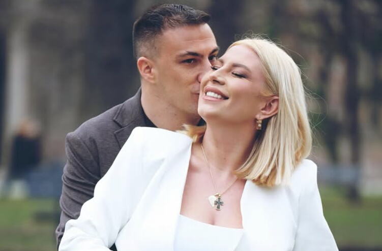 DEA ĐURĐEVIĆ PODELILA LEPE VESTI Kuma se prva oglasila, stižu čestitke sa svih strana: Veliki dan za voditeljku, ne skida osmeh s lica (FOTO)