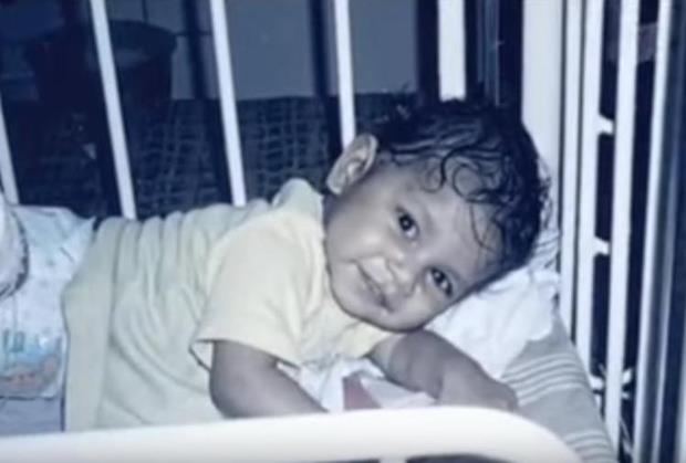 Roditelji je sa godinu dana ostavili u napuštenoj i blatnjavoj kući: Komšija je čuo plač, odveo u sitotište a ono što se desilo nakon 10 godina je šokiralo sve