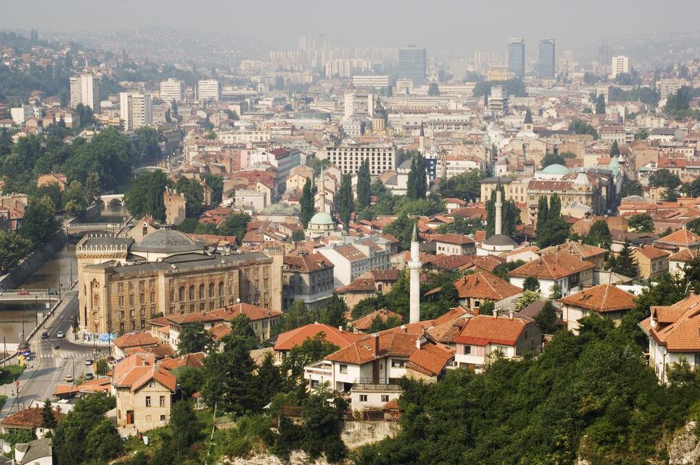 "BAJKA O LOVU NA LJUDE, UVERLJIVA KOLIKO I TVRDNJA DA JE KING KONG BRANIO SARAJEVO" Nemački list raskrinkao navode o "Sarajevo safariju": Detaljna analiza