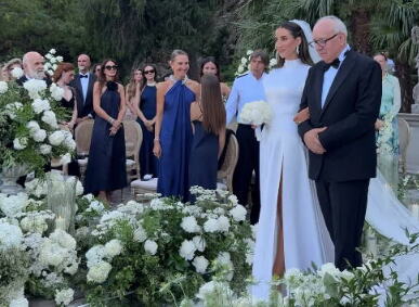 Torta na 4 sprata, vatromet i šampanjac da skupljeg nema: Ovo su svi detalji sa venčanja Tamare Kalinić (FOTO)
