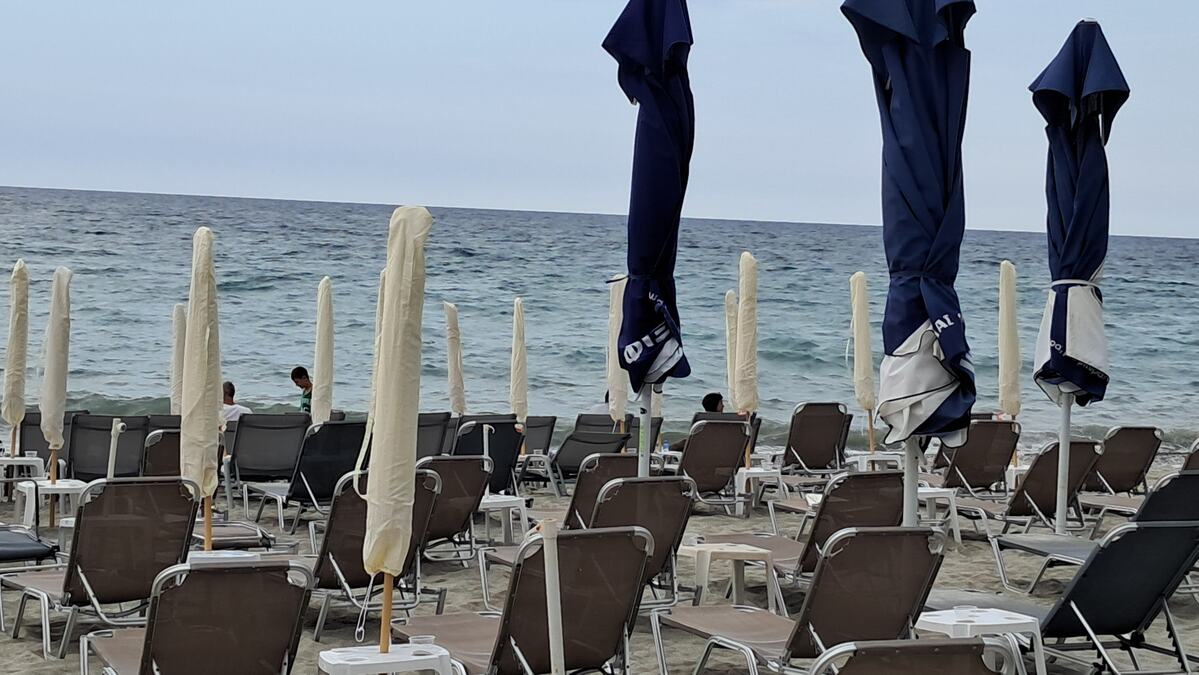 "Zaprepašćena sam! Kako im nije žao?" Drama na plaži u Grčkoj: Turisti u plićaku našli hobotnicu, pa šokirali sve svojim planom