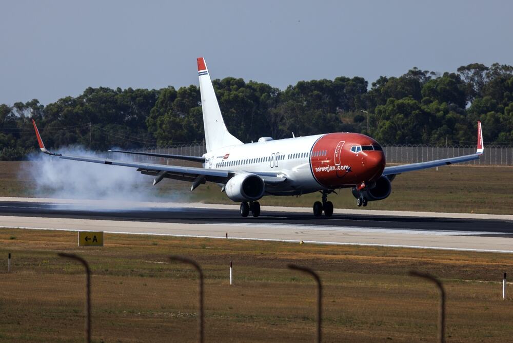 DRAMA NA NEBU, AVION SE HITNO SPUSTIO, PUTNICIMA KRENULA KRV IZ NOSA Šta se desilo na letu za Kopenhagen? "Odjednom nije više bilo vazduha"