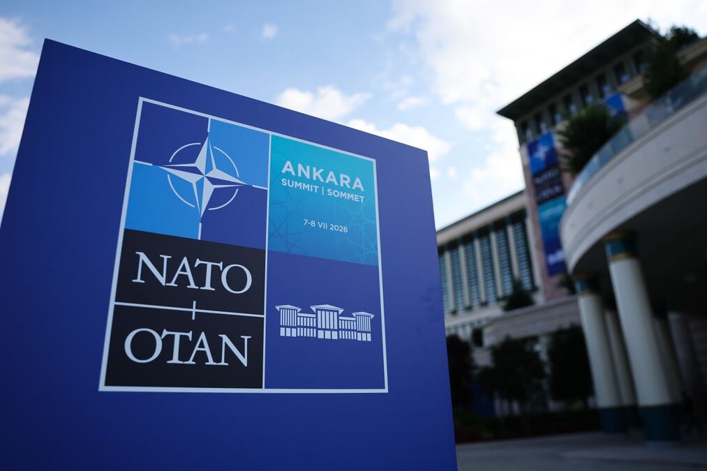 Svi znamo za NATO, a šta znači OTAN u amblemu pakta? To nije nikakva igra dizajnera, već borba Francuza protiv Amera i Britanaca