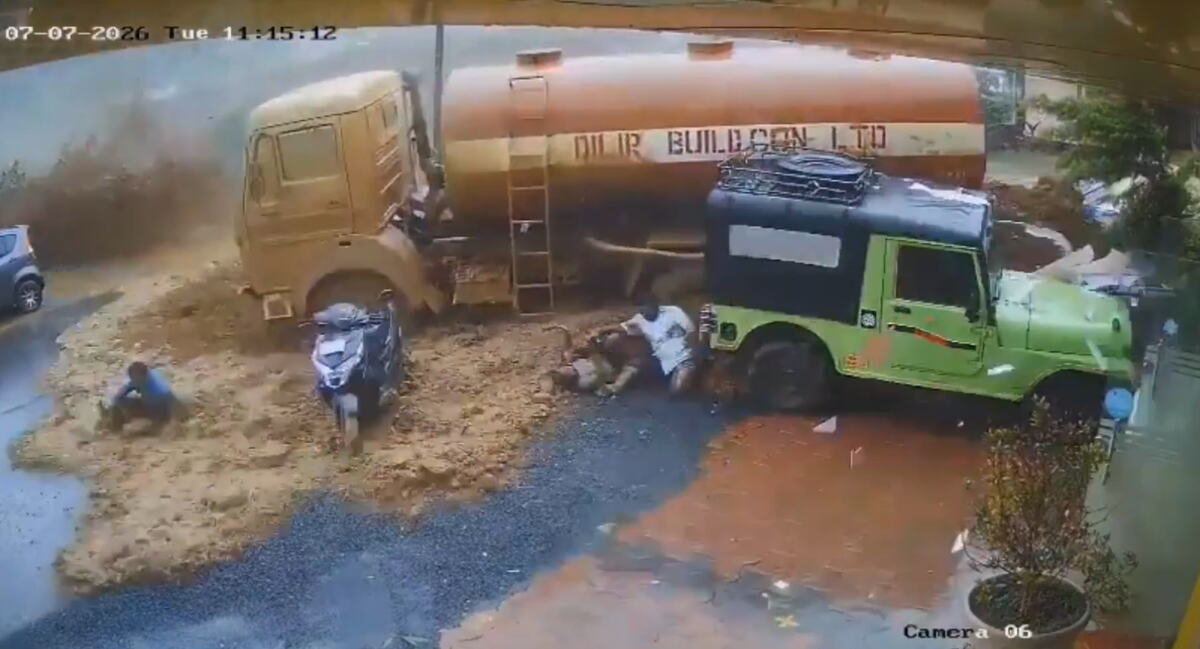 KAMERA SNIMILA TRENUTAK UŽASA! Pogledajte kako se klizište sručilo na gradilište, ima mrtvih, spasioci tragaju za zatrpanim radnicima (VIDEO)