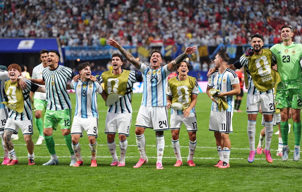 KAKBA GRUPA IGRAČA, ČOVEČE!  Argentinci u transu posle istorijskog preokreta: Mi smo nesalomivi