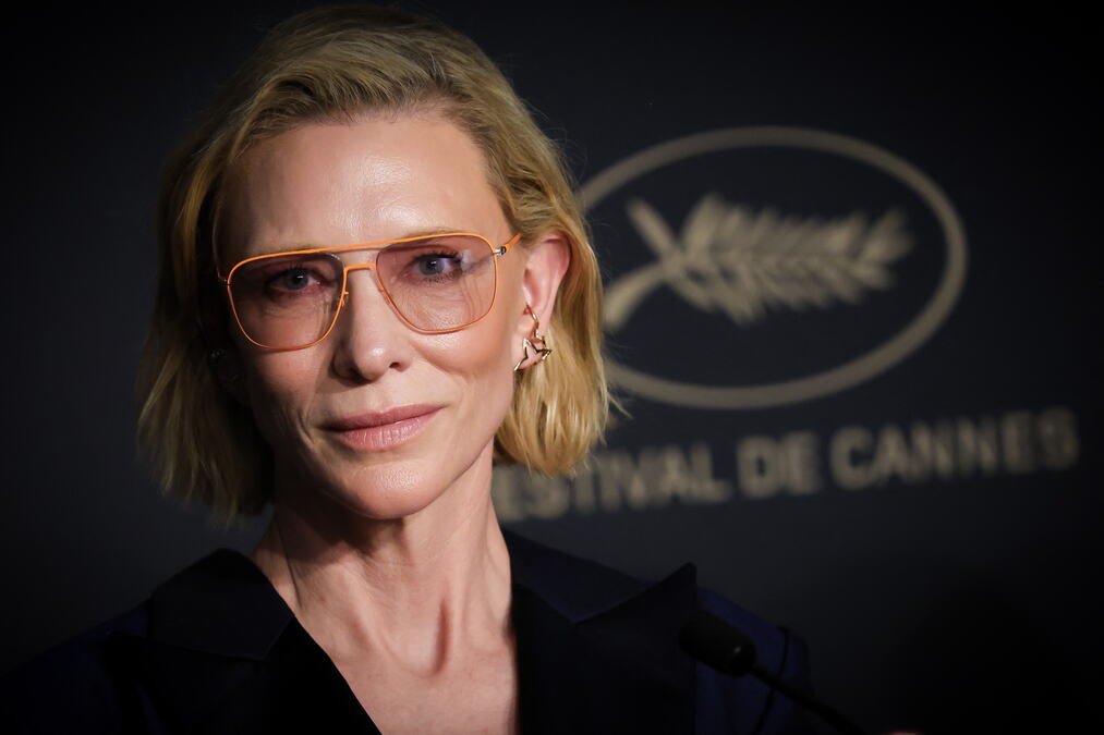 Kejt Blanšet raspametila Pariz šik kreacijom: Savršen spoj moći, glamura i večne elegancije