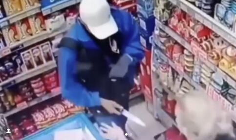 UPAO U RADNJU I NOŽEM PRETIO RADNICI, PA JE OPLJAČKAO: U Novom Sadu uhapšen razbojnik (41)! Nadzorna kamera snimila dramu - pogledajte  (VIDEO)