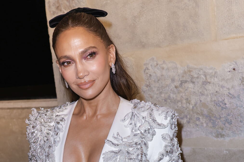 Ne zna se koja je zgodnija: Džej Lo uživa u Parizu sa mlađom sestrom, fotografi ne mogu da se dogovore koju će prvu da slikaju!