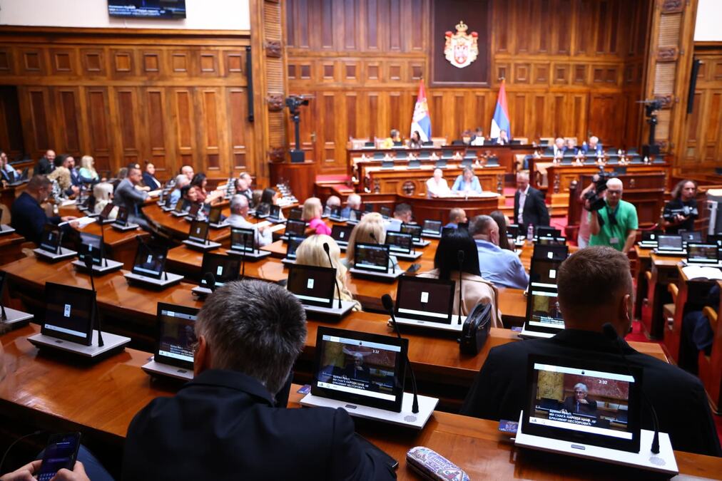 NASTAVLJA SE VANREDNO ZASEDANJE SKUPŠTINE: Pred poslanicima nova rasprava, sledi i glasanje