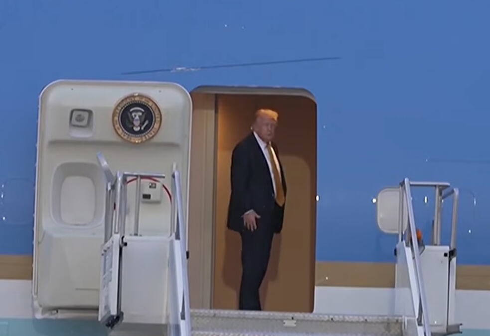 AMERIČKA TAJNA SLUŽBA ZAVARALA IRAN: Tramp napustio Tursku starim predsedničkim avionom iz bezbednosnih razloga 