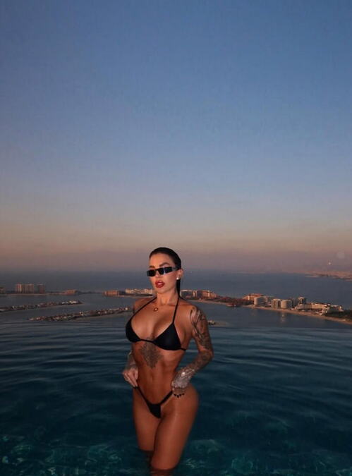 POZNATA INFLUENSERKA (26) POGINULA U DUBAIJU: Pala sa 27. sprata zgrade, bila u stanu sa svojom devojkom! Policija pronašla MISTERIOZNU glasovnu poruku! (FOTO)