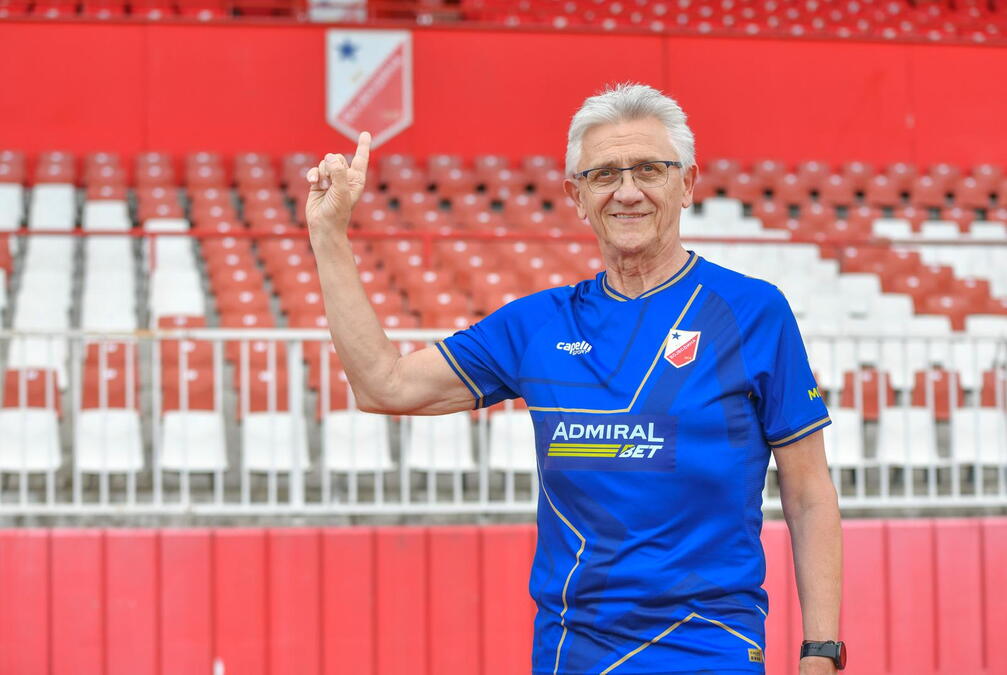 VOŠA PREDSTAVILA NOVI DRES! Plava zvezda u prvom planu