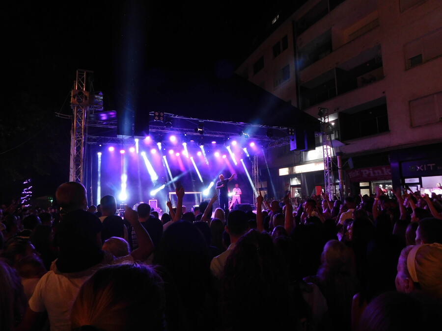 SINOĆ DEVEDESETE, VEČERAS LILANJE: U Loznici je u toku "Lila-Lo" festival (FOTO)