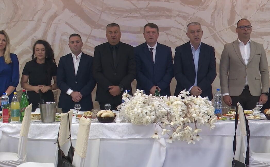 ZVEČAN OBELEŽIO GRADSKU SLAVU: Dodeljene zahvalnice i priznanja najuspešnijim građanima i đacima