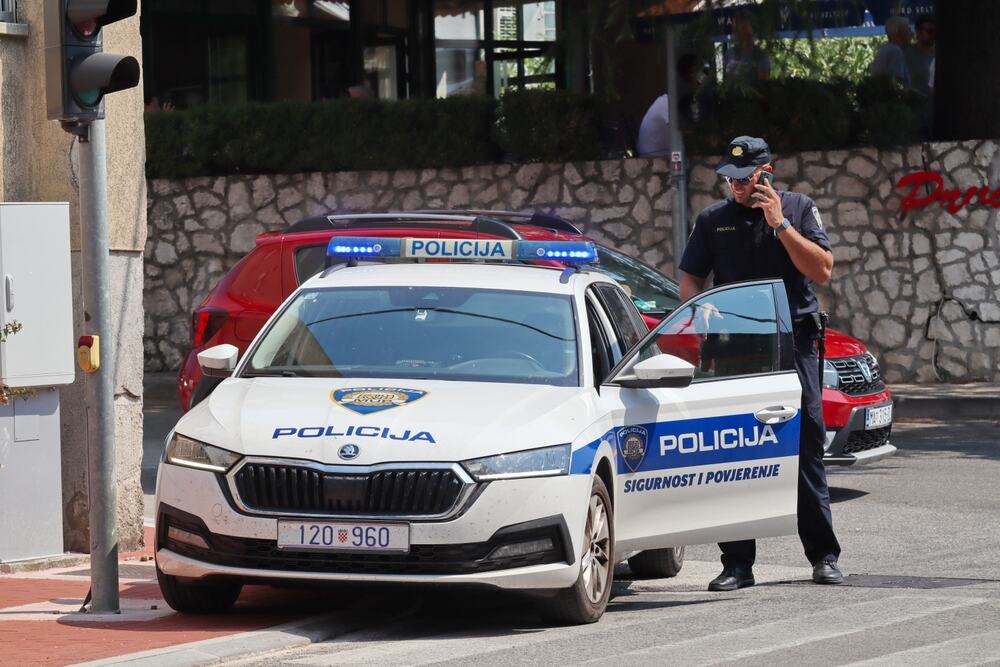 OTKRIVENO U KAKVOM SU STANJU IZBODENI UČENIK I SPREMAČICA! Novi detalji HORORA u srednjoj školi, opsadno stanje u Zagrebu! Tomašević na mestu KRVOPROLIĆA