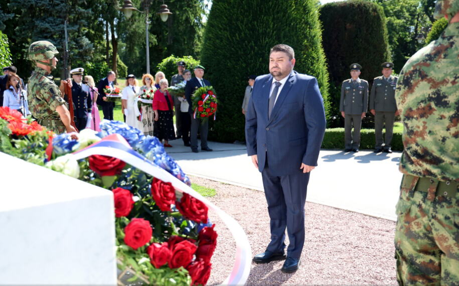 U IME GRADA BEOGRADA: Položen venac na Spomenik zahvalnosti Francuskoj