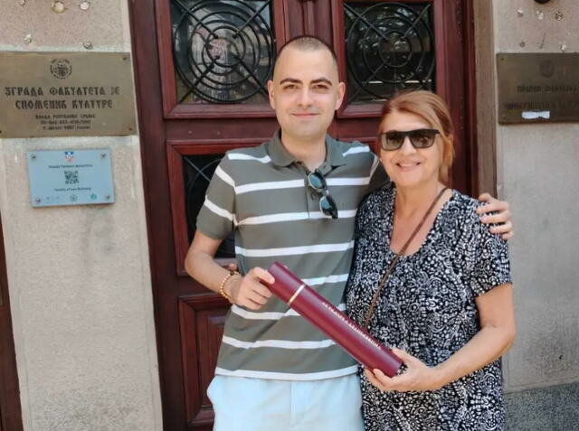 SIN BILJE JEVTIĆ I ACE ILIĆA DIPLOMIRAO NA TEŠKOM FAKULTET: Pevačica blista od ponosa, diploma u ruci: Predivan osećaj