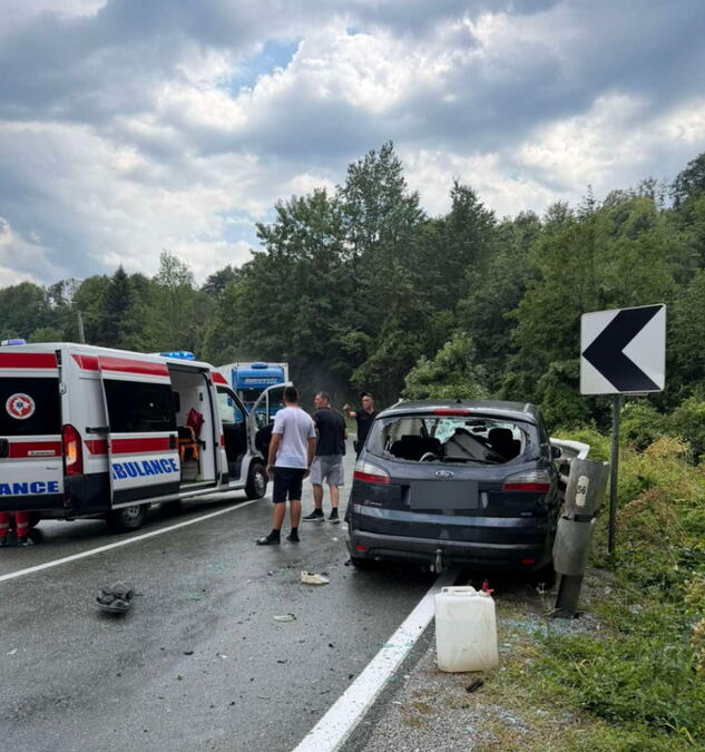 SRBI POVREĐENI U SAOBRAĆAJKI KOD KOLAŠINA? Sudarili se kamion i automobil, povređeni hitno prevezeni u bolnicu: Saobraćaj se odvija naizmenično! (FOTO)