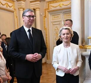 VAŽAN SUSRET NA SAMITU U KIJEVU! Vučić razgovarao sa predsednicom Evropske komisije Fon der Lajen o evropskom putu i ključnim koracima Srbije! 