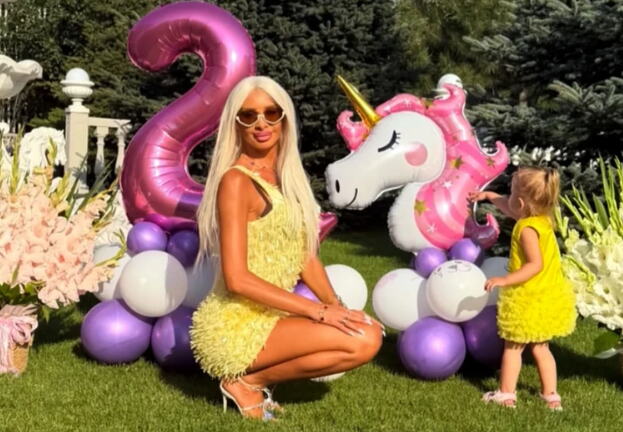 Milica iz Niša napravila gala proslavu rođendana ćerke: Rodila petoro dece milioneru, okovana zlatom živi u dvorcu (FOTO)