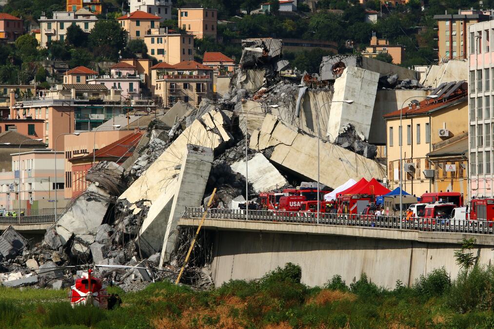 STIGLA PRESUDA ZA RUŠENJE MOSTA U ĐENOVI 2018. GODINE! Poginulo je 43 ljudi, a Italija se još seća STRAVIČNIH prizora posle nezapamćene TRAGEDIJE! (FOTO/VIDEO)
