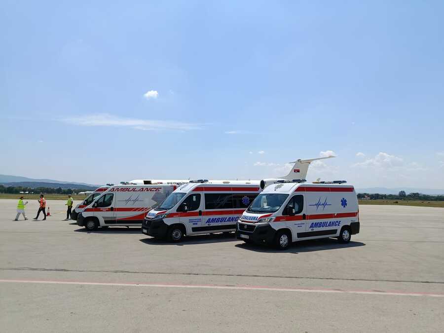 TEŠKO POVREĐENI U NESREĆI U CRNOJ GORI SLETELI NA NIŠKI AERODROM Četiri pacijenta prebačeno u najstože regulisanim uslovima (video)