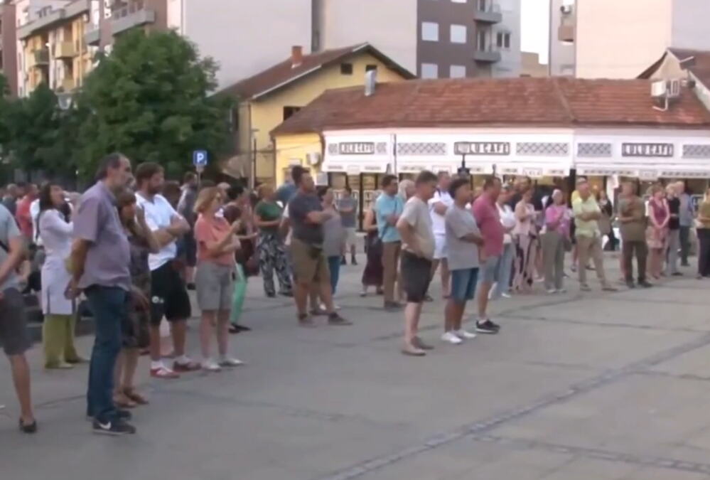NOVI DEBAKL BLOKADERA! NA SKUP U KRAGUJEVCU DOŠLO 100 LJUDI! U gradu sa 171.000 stanovnika bilo ih 0,06%, prosek starosti studenata - 60-70 GODINA (VIDEO)
