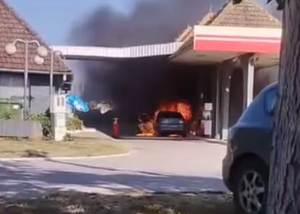 DRAMA NA PUMPI KOD NOVOG SADA! Automobil se pretvorio u buktinju, prolaznici u poslednjem trenutku izvukli majku i dete iz zapaljenog vozila! (VIDEO)