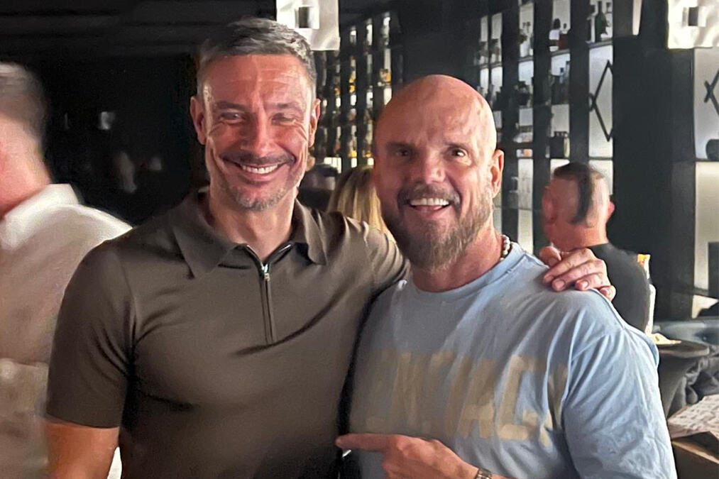 ON VEČERAS SUDI FINALE SVETSKOG PRVENSTVA, A NAŠ PEVAČ MU PEVAO NA UVCE! Boban Rajović druženje u Sloveniji nikada neće zaboraviti: Prizeman je čovek (FOTO)