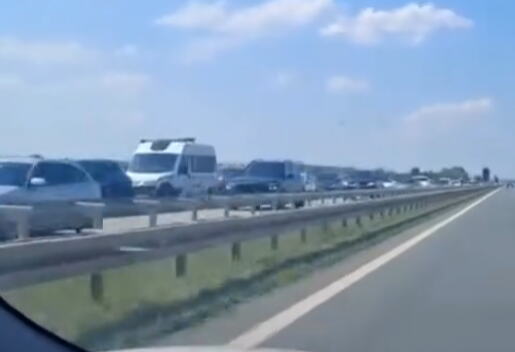 HAOS KOD STARE PAZOVE IZ PRAVCA NOVOG SADA: Ogromne gužve ovog popodneva, saobraćaj se odvija puževim korakom - vozači, naoružajte se strpljenjem! (VIDEO)