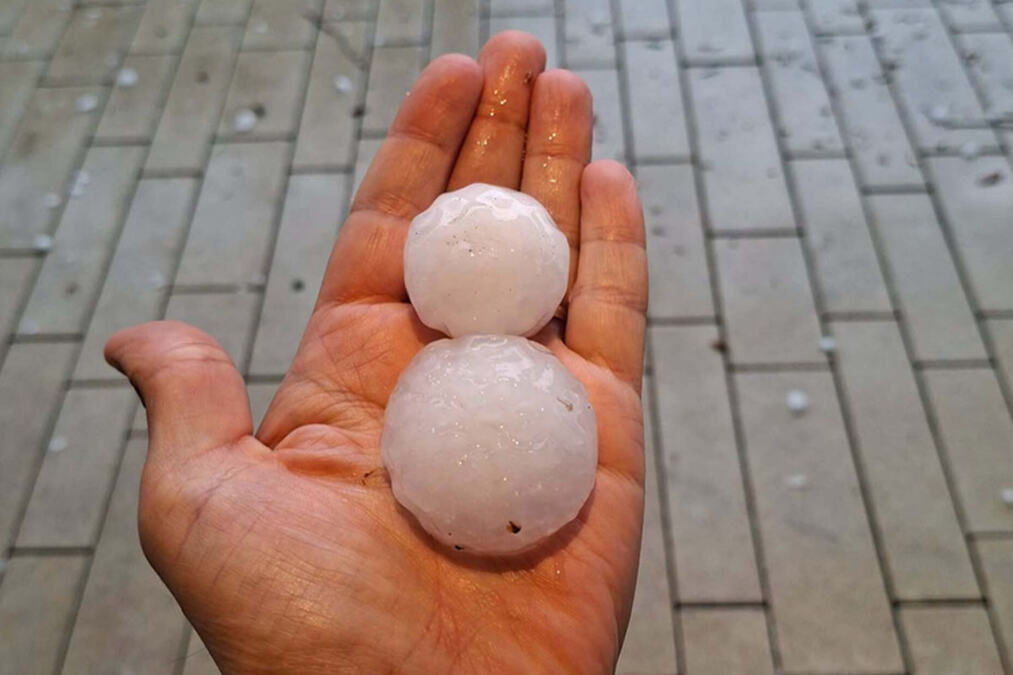 GRAD VELIČINE ORAHA ZASUO ROVINJ! Dramatične scene u Hrvatskoj, ima povređenih - nevreme protutnjalo od Istre do Dalmacije, stižu NOVA UPOZORENJA! (FOTO/VIDEO)