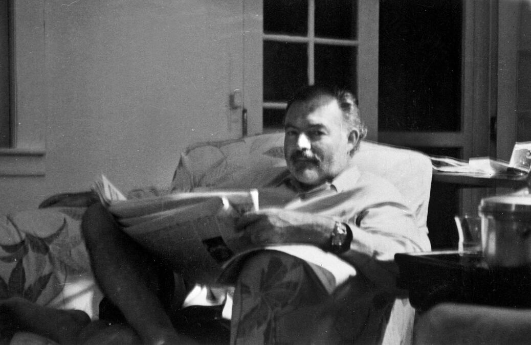 Hemingvej je stvari ostavio u omiljenom baru i nikada se nije vratio: U kutijama pronađen jeziv zapis nastao 35 godina pre smrti