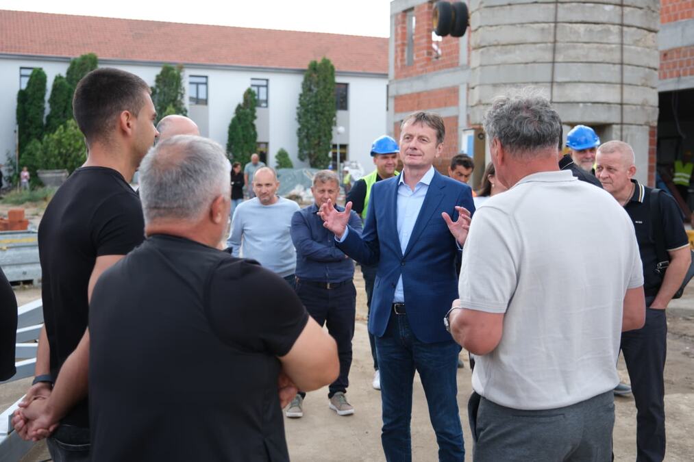 NEĆE JOJ BITI RAVNE U SRBIJI: Ovo mesto na istoku dobija supermodernu školu, samo sala ima 1.000 kvadrata! Glišić poručio: Krenuću u nenajavljene kontrole FOTO