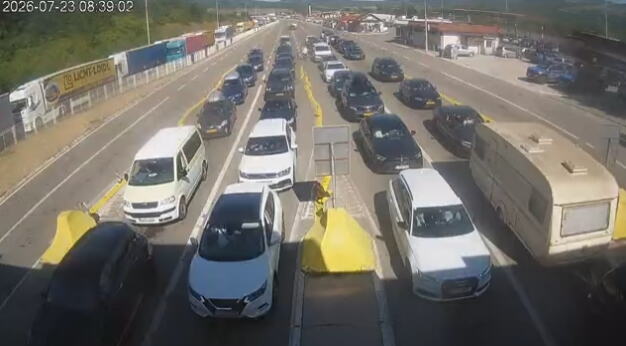 NA GRADINI NEMA GUŽVE, ALI SU SE KOLONE NA HORGOŠU OTEGLE UNEDOGLED! Evo kakvo je jutros stanje na graničnim prelazima (FOTO)