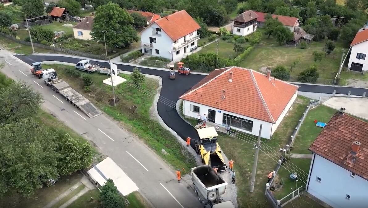 ASFALTIRANJA, NOVE ULICE,TROTOARI... Loznica ne miruje ni tokom leta