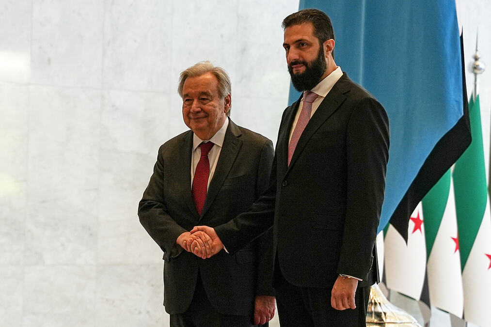 GENERALNI SEKRETAR UN U POSETI SIRIJI! Gutereš se sastao sa Ahmedom al Šarom! Zabrinut je zbog nasilja nad verskim manjinama! Posetiće snage UN! (VIDEO)