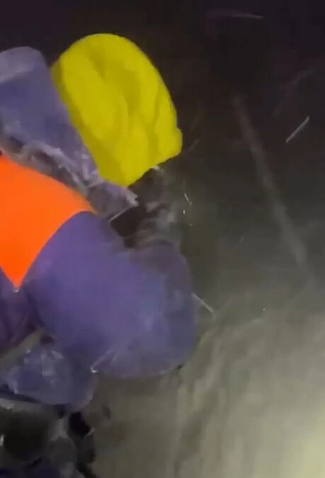 UZNEMIRUJUĆI SNIMAK SA ELBRUSA! Spasioci vukli tela stradalih planinara kroz sneg, završena teška akcija evakuacije (VIDEO)