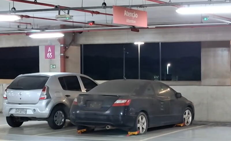 Ova crna "honda" 6 godina stoji na aerodromu: Vlasnik se nikad nije pojavio, a jedno sve ostavlja u rebusu