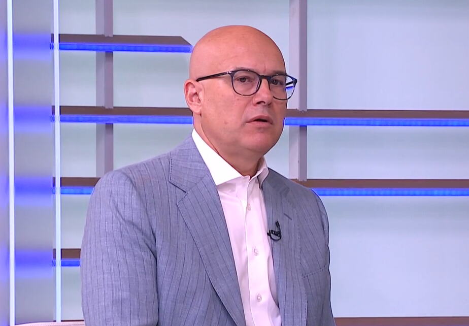 "SPASILAČKU SLAMKU ZA SOPSTVENU POLITIČKU NESTABILNOST TRAŽE U NAPADIMA NA VUČIĆA" Vučević odgovorio Spajiću: To što ne razumete, to je vaš problem