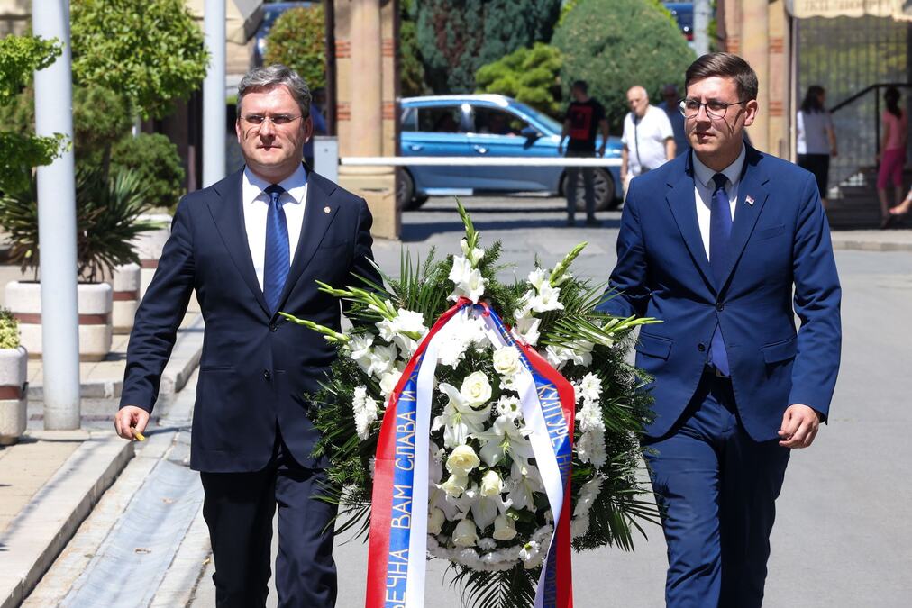 Nikola Selaković na sahrani Olivere Katarine: Ministar kulture održao i govor na komemoraciji