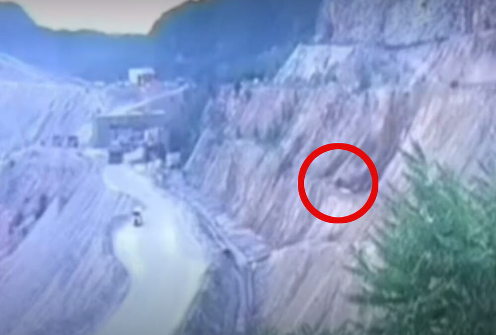 POJAVIO SE SNIMAK JEZIVE NESREĆE KOD MAJDANPEKA: Tri žene kolima sletele u ambis, vozilo nekontrolisano padalo, sam Bog ih je spasio! (uznemirujuć video)