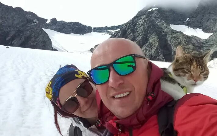 I LJUBIMICA STRADALA U TRAGEDIJI: Na Elbrusu pronađena i Macika, mačka bračnog para Okanović
