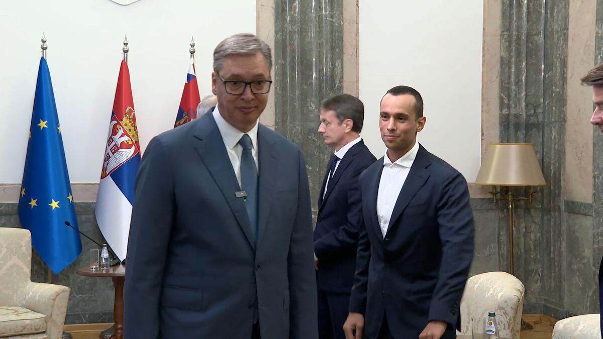 UŽIVO NAJUTICAJNIJI ČOVEK SPORTA DANAŠNJICE KOD VUČIĆA: Predsednik Srbije sa Dejnom Vajtom iz UFC