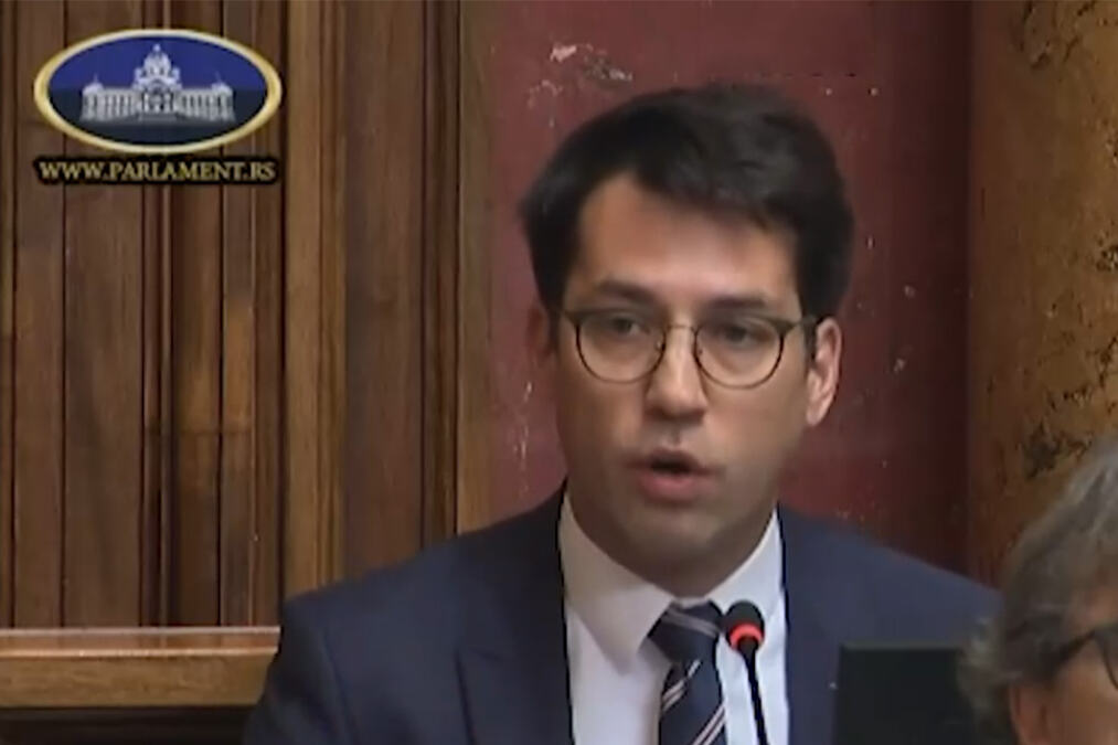 SKANDAL U SKUPŠTINI, BLOKADERI OTKRILI ŠTA BI S KOSOVOM Veselinović (ZLF), koji podržava "studentsku listu" priznao lažnu državu, nazvao ih naše naše komšije?!