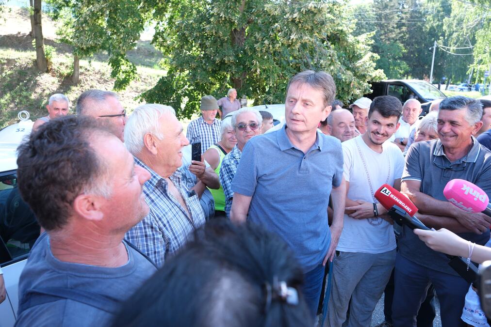 NAKON DECENIJA PROPADANJA, KONAČNO! Renovira se oronuli Dom kulture u selu Busur sa 1.000 duša, država ne ulaže samo u gradove, već u svako mesto u Srbiji FOTO