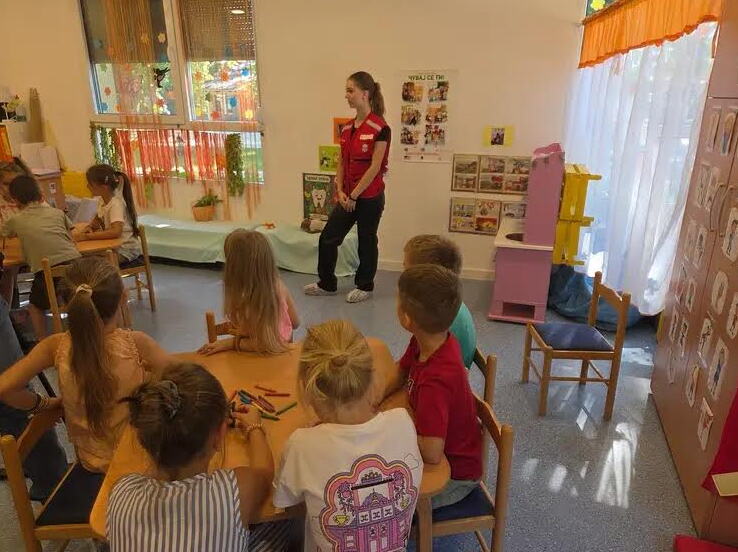 PREVENCIJA POČINJE U NAJRANIJEM UZRASTU: U vrtiću u Kragujevcu održana radionica povodom Svetskog dana trgovine ljudima (FOTO)