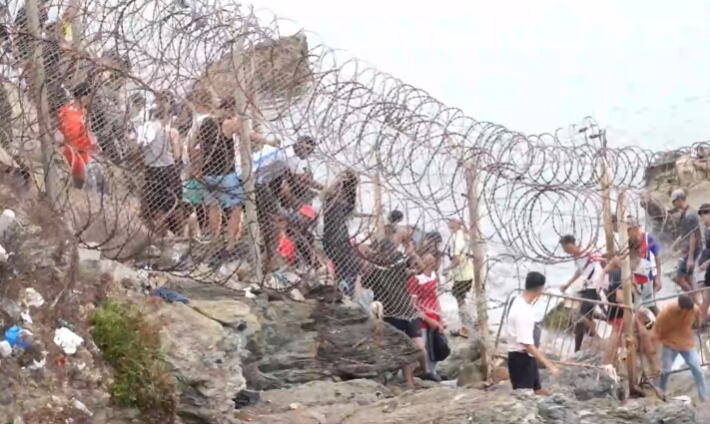 ŠPANIJA TVRDI: Oko 37.500 migranata dobrovoljno se vratilo iz Seute u Maroko