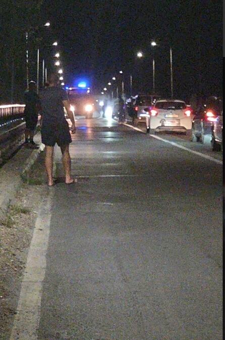 ZAPALIO SE AUTOMOBIL NA TERETNOM MOSTU KOD SREMSKE MITROVICE! Gust dim, policija reguliše saobraćaj: Na sreću, nema povređenih