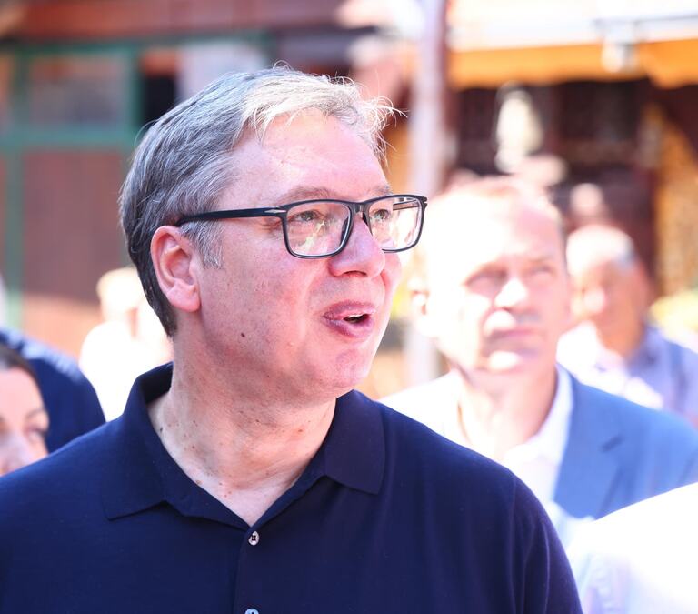 "DAVAĆEMO 20 ODSTO VEĆU PLATU" Vučić najavio povećanje primanja za lekare u ruralnim područjima: Nema drugog načina, žive nam ljudi na selima